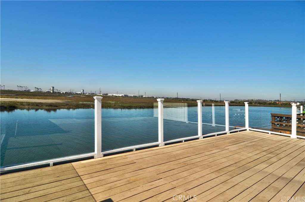 401 Canal Street Newport Beach, CA 92663 - Photo 27 of 27 a view of a house with a backyard