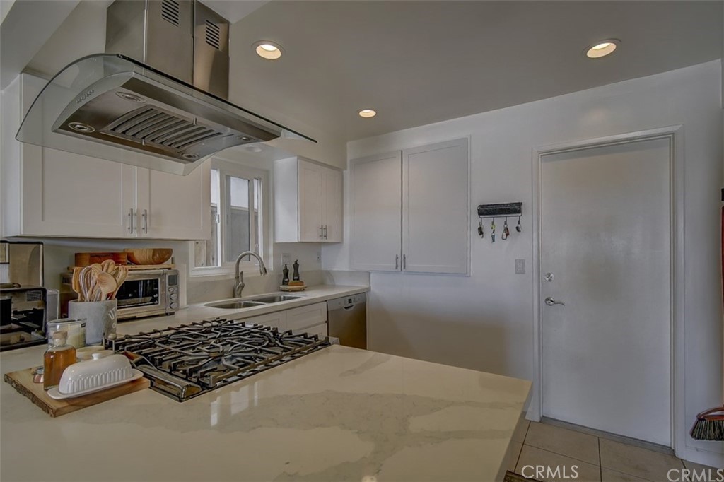 401 Canal Street Newport Beach, CA 92663 - Photo 4 of 27 a kitchen with sink refrigerator and stove