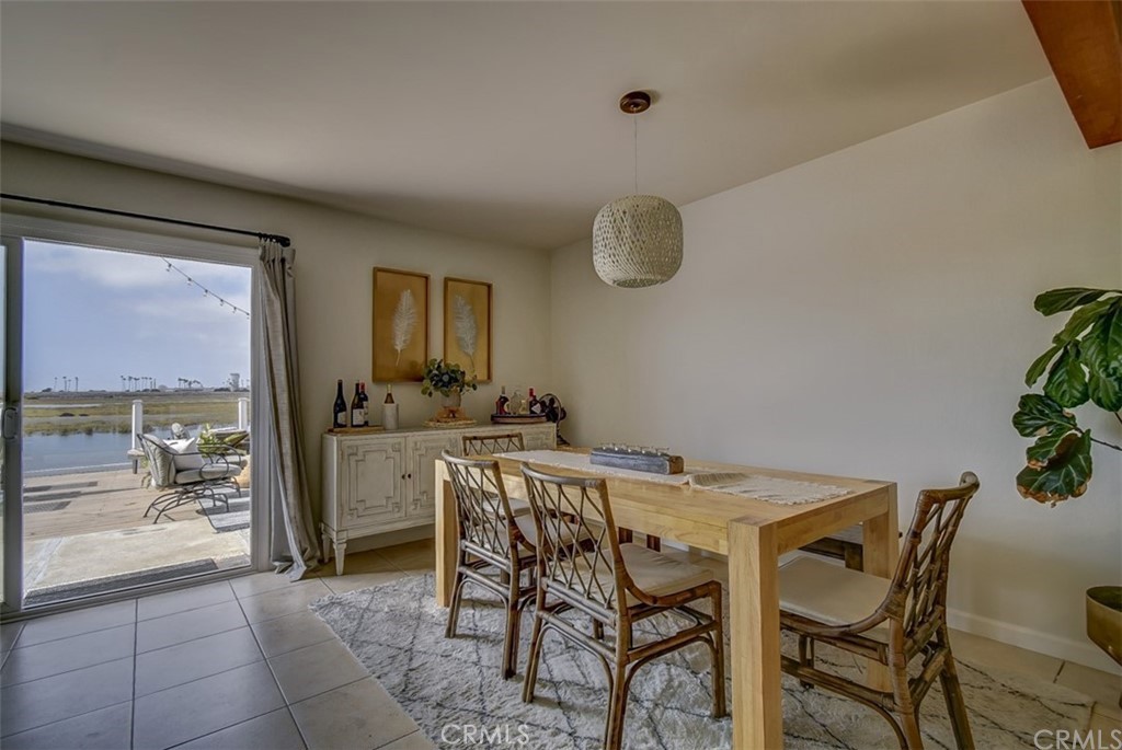 401 Canal Street Newport Beach, CA 92663 - Photo 7 of 27 a view of a dining room with furniture and a potted plant
