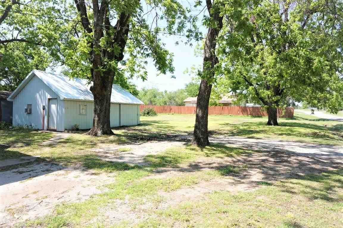 401 Ivanhoe Street Perry, OK 73077 - Photo 4 of 5 Gallery Image 4