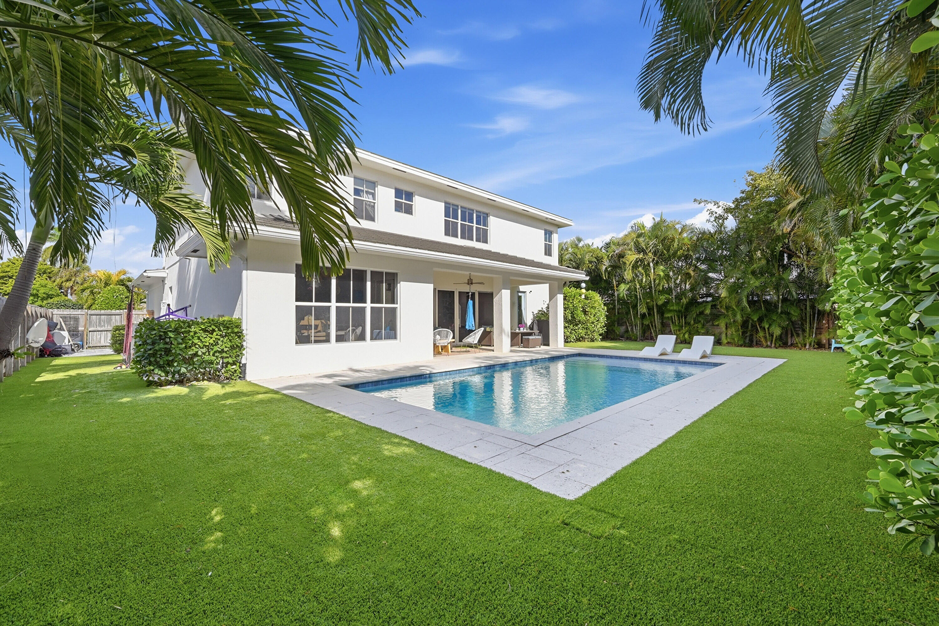 2840 Northeast 22nd Avenue Lighthouse Point, FL 33064 - Photo 54 of 55 a front view of house with yard and green space