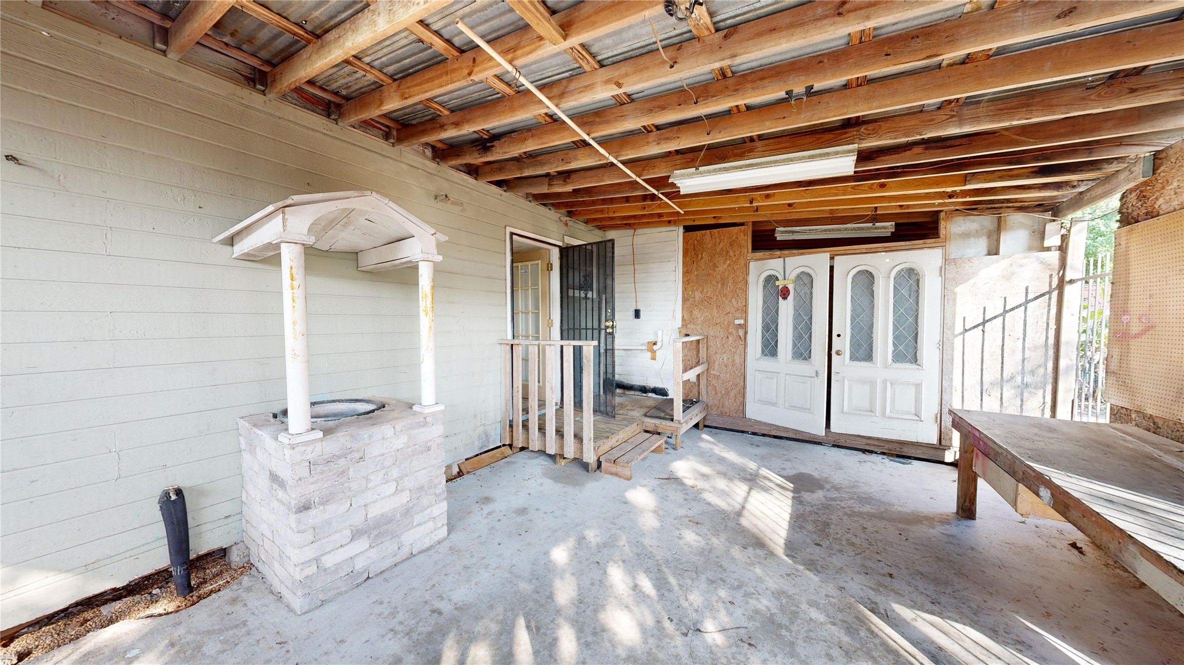 1315 Heslep Street Houston, TX 77009 - Photo 16 of 21 a view of a room with table and chairs