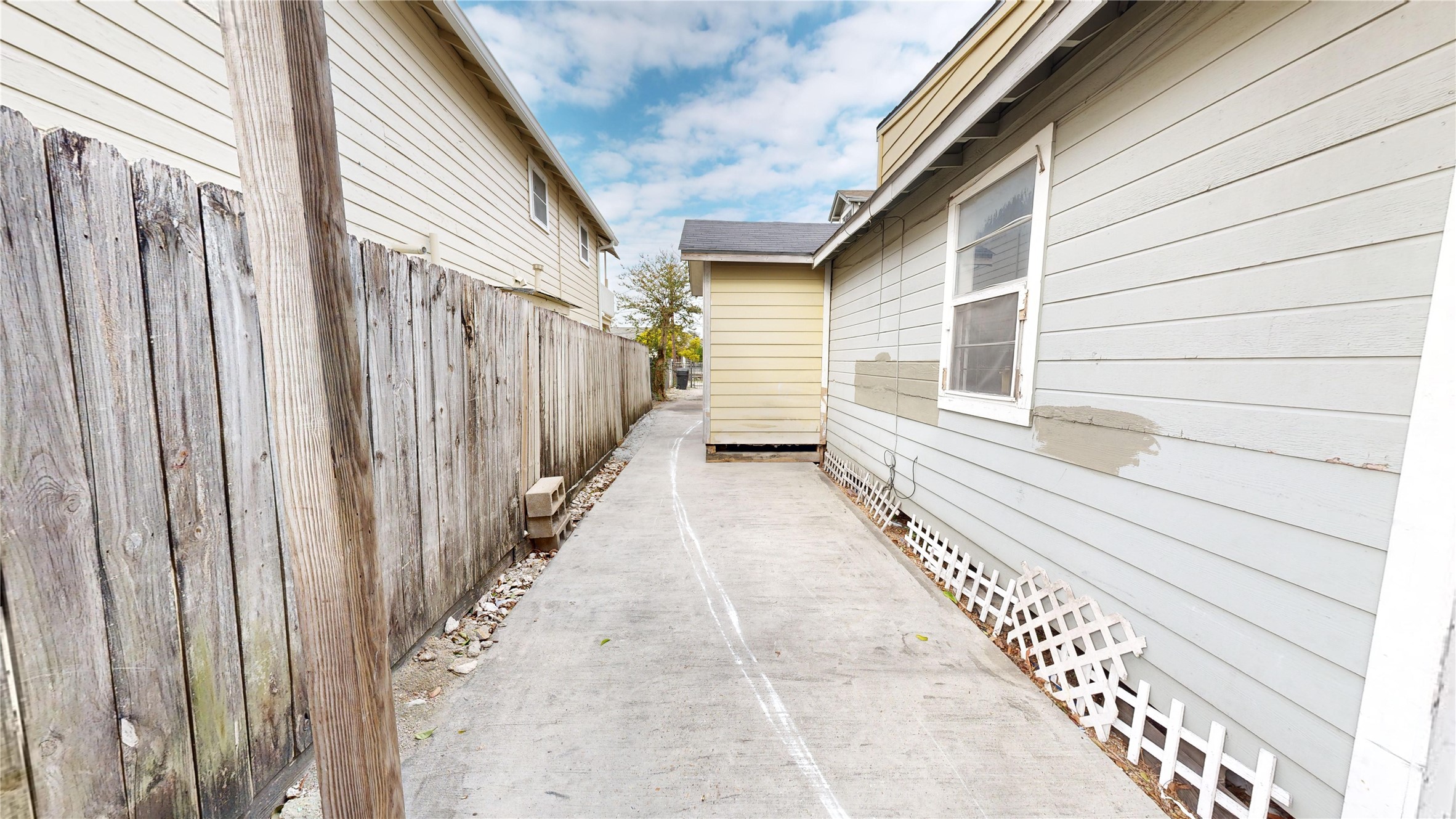 1315 Heslep Street Houston, TX 77009 - Photo 17 of 21 a view of a pathway with a white house