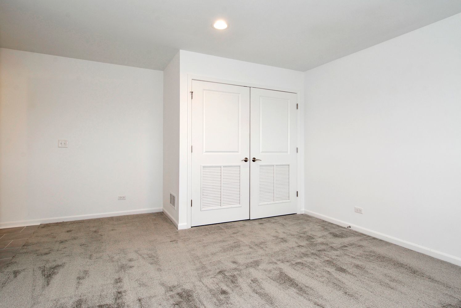 202 Timberleaf Circle Roselle, IL 60172 - Photo 12 of 14 an empty room with white wall
