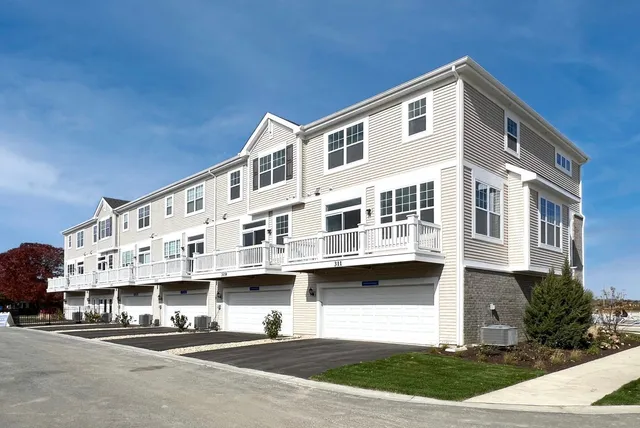 $3,250 | 202 Timberleaf Circle, Roselle, IL 60172