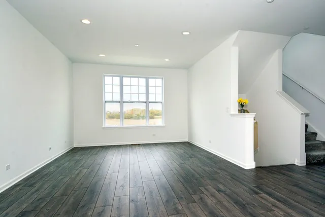 $3,250 | 202 Timberleaf Circle, Roselle, IL 60172