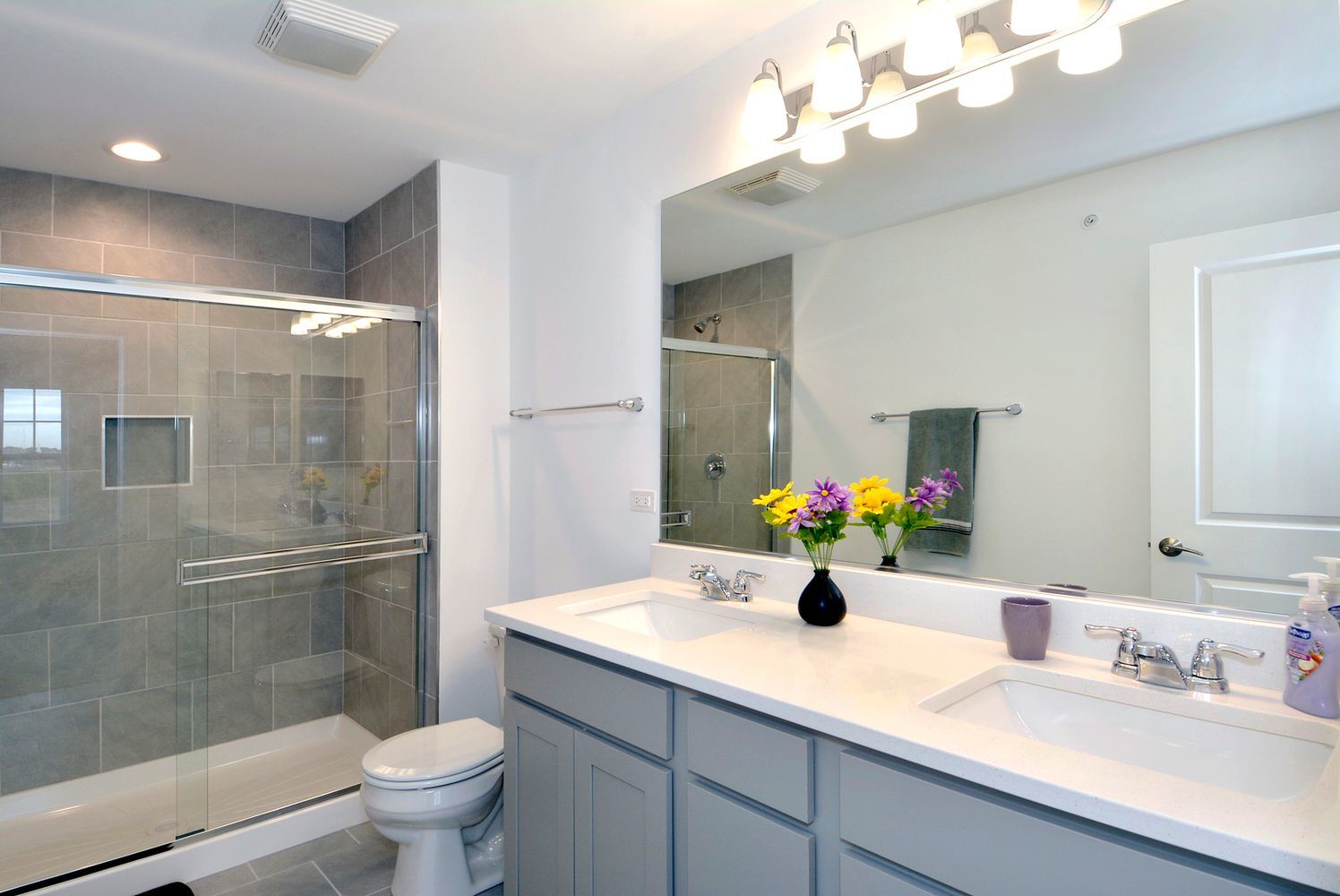 202 Timberleaf Circle Roselle, IL 60172 - Photo 8 of 14 a bathroom with a sink a toilet and shower