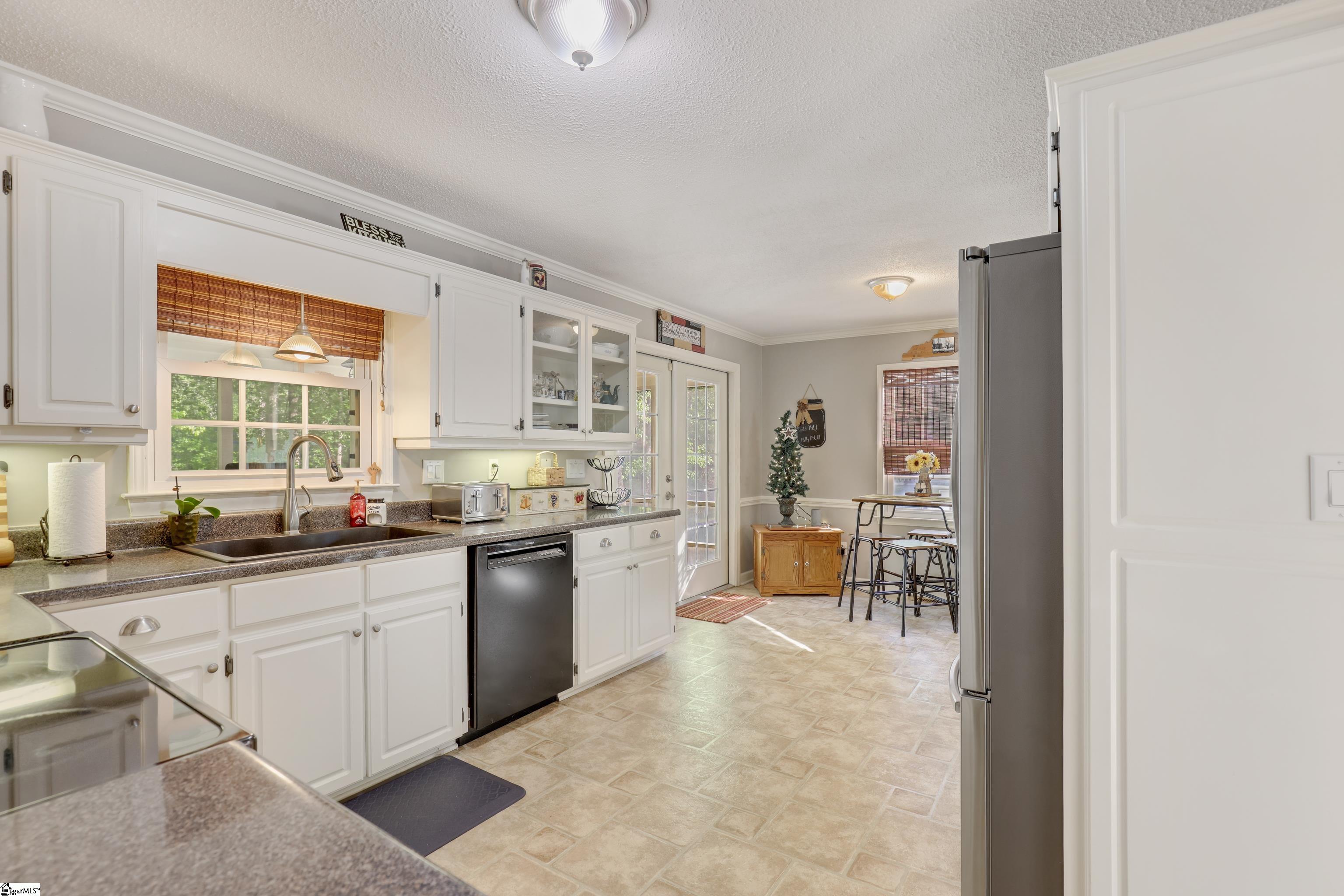 202 Kingston Road Greenwood, SC 29649 - Photo 9 of 26 Gallery Image 9