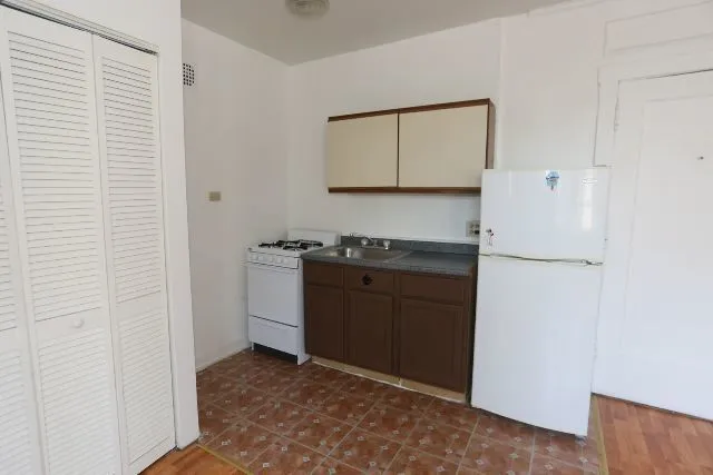 $1,050 | 4735 North Beacon Street, Unit 211, Chicago, IL 60640