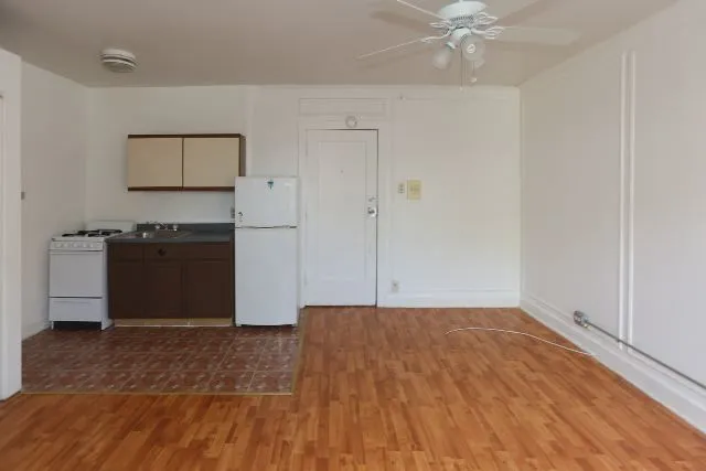 $1,050 | 4735 North Beacon Street, Unit 211, Chicago, IL 60640