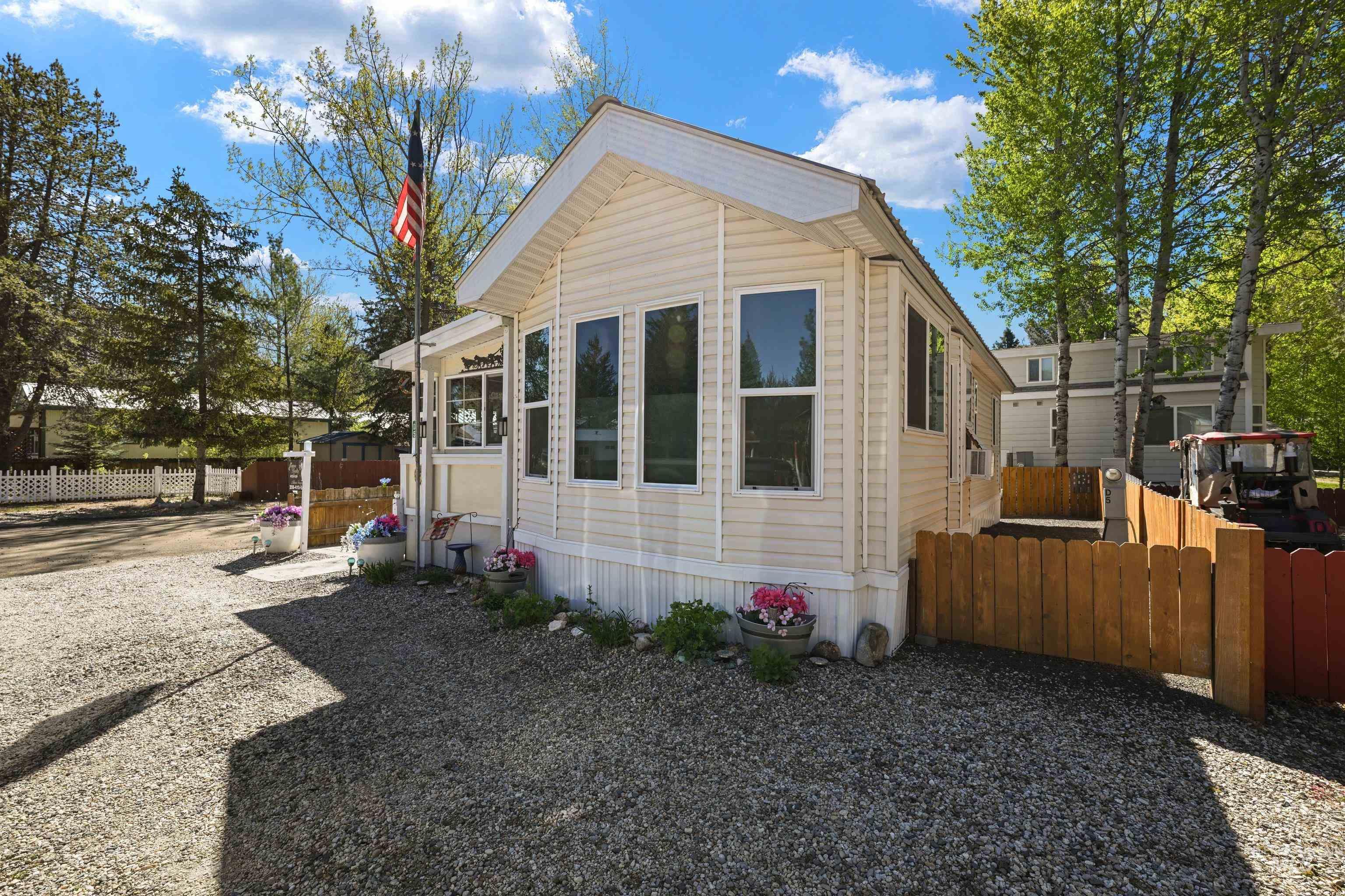 5 D Street Cascade, ID 83611 - Photo 4 of 26