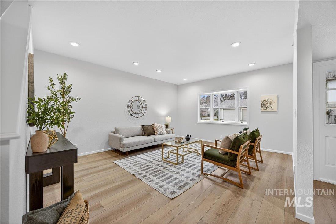 1549 Lenz Lane Boise, ID 83712 - Photo 3 of 50