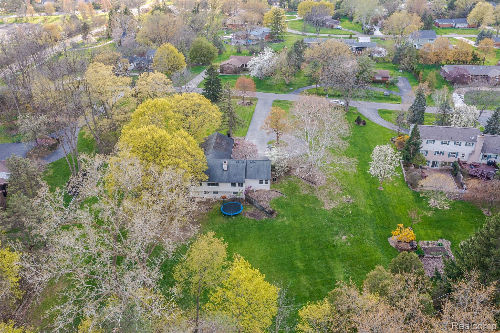 26090 Pleasant Valley Road Farmington, MI 48331 - Photo 41 of 44 Gallery Image 41