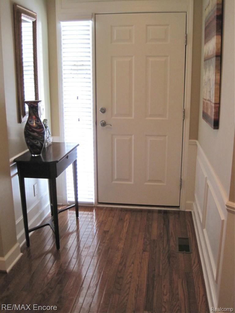 3687 Tremonte Circle, Unit 73 Rochester, MI 48306 - Photo 16 of 43 Foyer with wainscoting