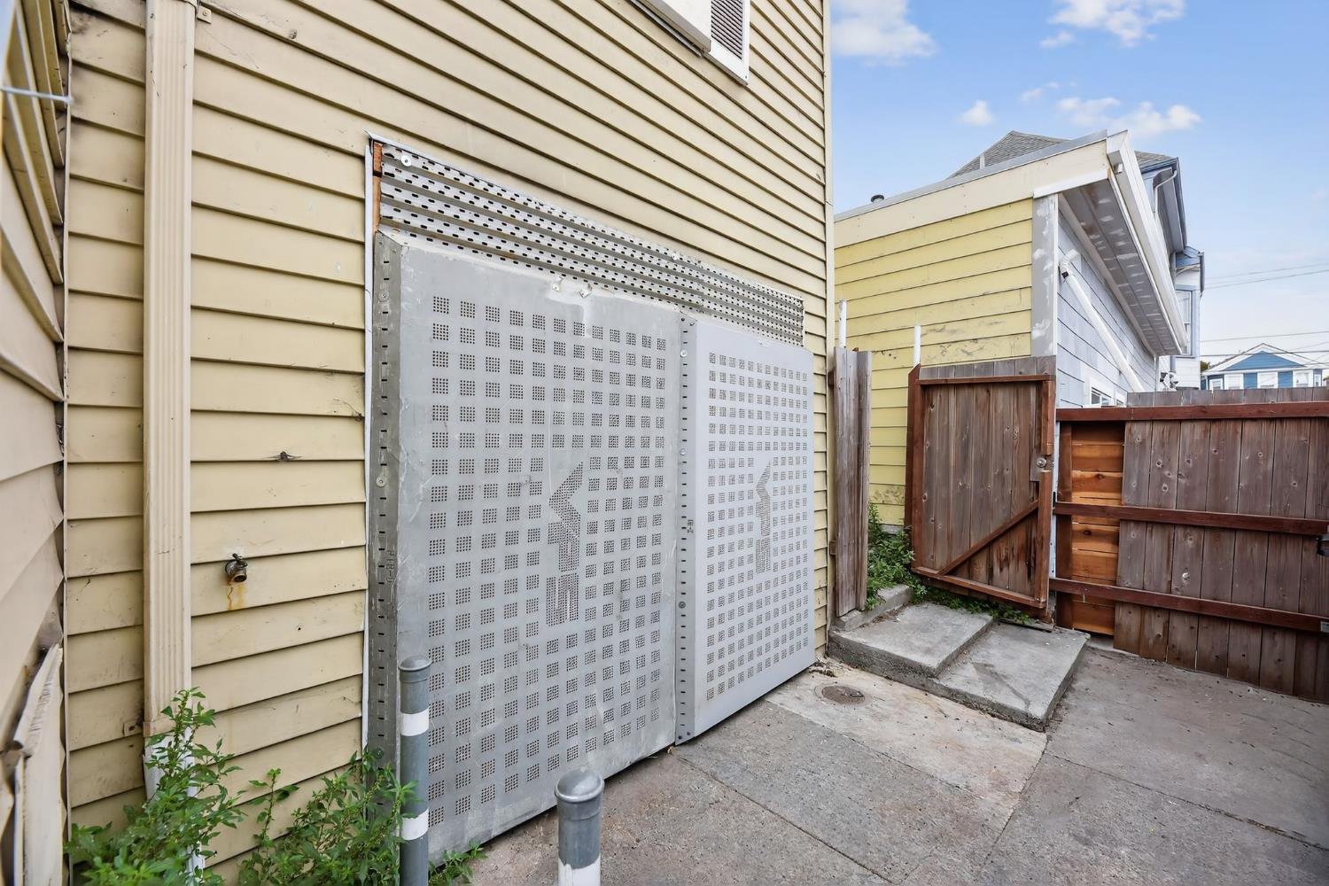 881 21st Street Oakland, CA 94607 - Photo 7 of 37