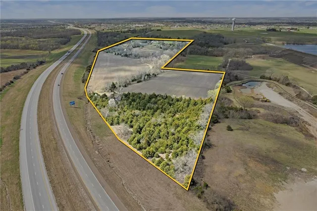 $549,900 | Southwest 303rd Street, Paola, KS 66071