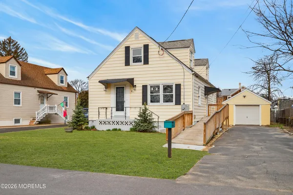 a view of a house with a yard