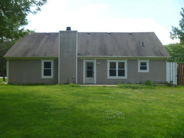 4038 West Fairview Road Greenwood, IN 46142 - Photo 2 of 17