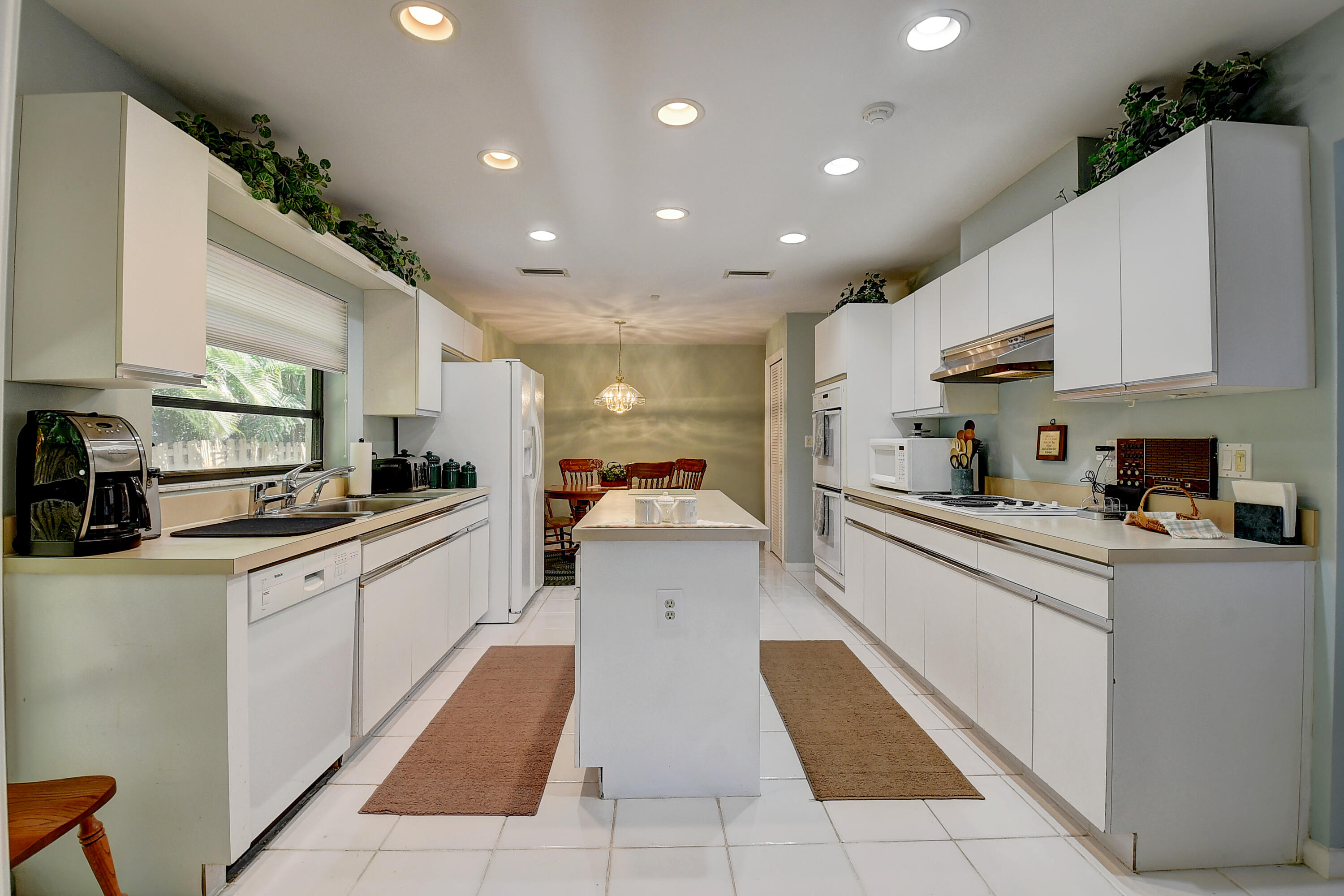 2662 Northwest 41st Street Boca Raton, FL 33434 - Photo 12 of 43 KITCHEN
