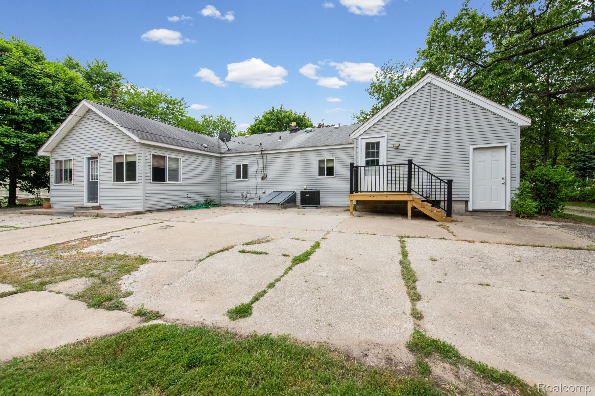19227 Gudith Road Trenton, MI 48183 - Photo 29 of 33 26-web-or-mls-19227-gudith-rd.jpg