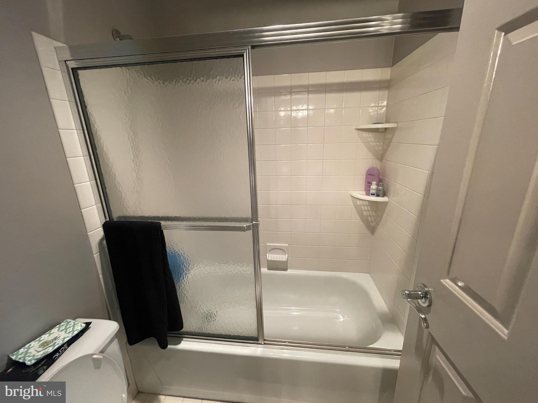 232 Church Road, Unit 1C Ardmore, PA 19003 - Photo 23 of 42 Guest Room Bath w Shower Over Tub