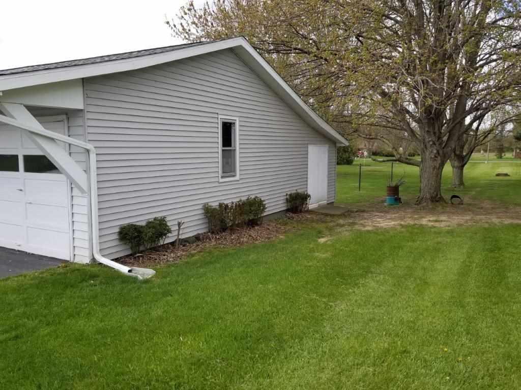 6160 South New Lothrop Road Durand, MI 48429 - Photo 9 of 34 North side of home just out of the garage.