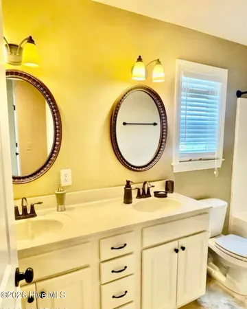 $1,800 | 1612 Brook Hollow Drive, Unit B, Greenville, NC 27834