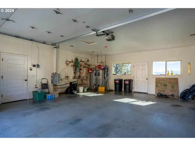 $799,900 | 31367 Clarks Creek Road, Mount Vernon, OR 97865