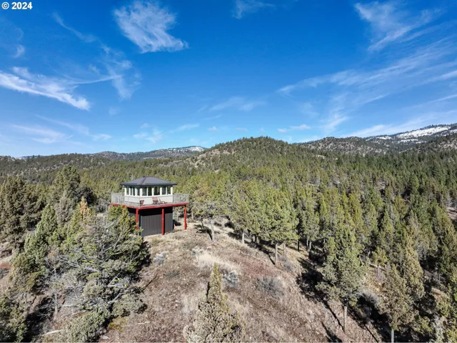 $799,900 | 31367 Clarks Creek Road, Mount Vernon, OR 97865