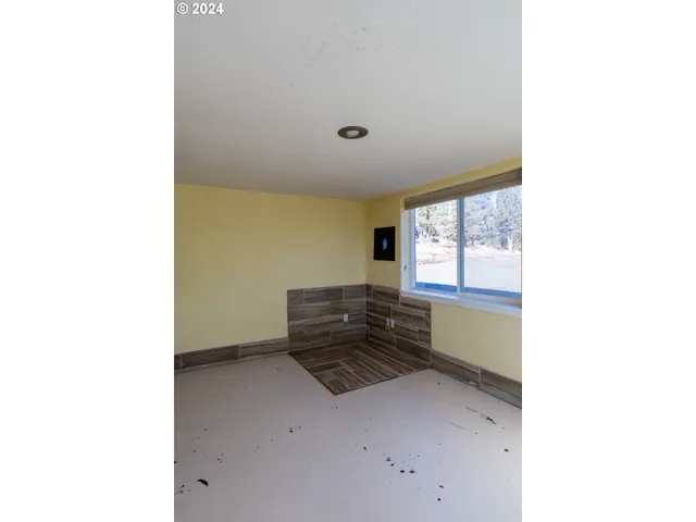 $799,900 | 31367 Clarks Creek Road, Mount Vernon, OR 97865