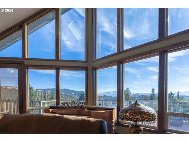 $799,900 | 31367 Clarks Creek Road, Mount Vernon, OR 97865