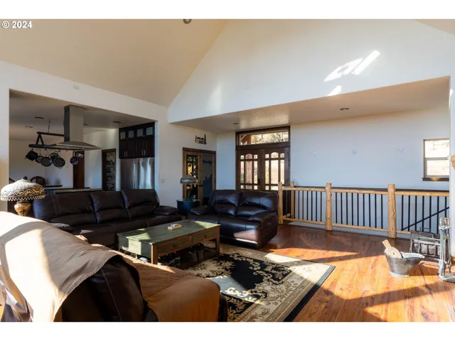 $799,900 | 31367 Clarks Creek Road, Mount Vernon, OR 97865