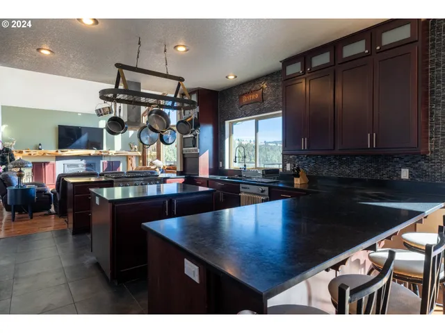 $799,900 | 31367 Clarks Creek Road, Mount Vernon, OR 97865