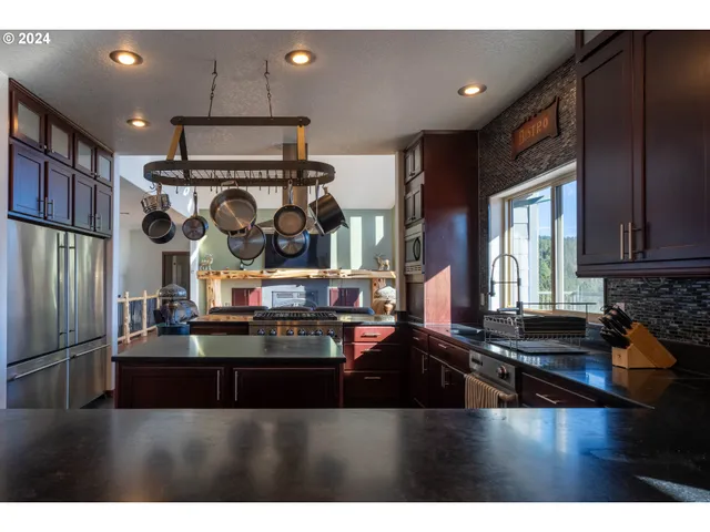 $799,900 | 31367 Clarks Creek Road, Mount Vernon, OR 97865