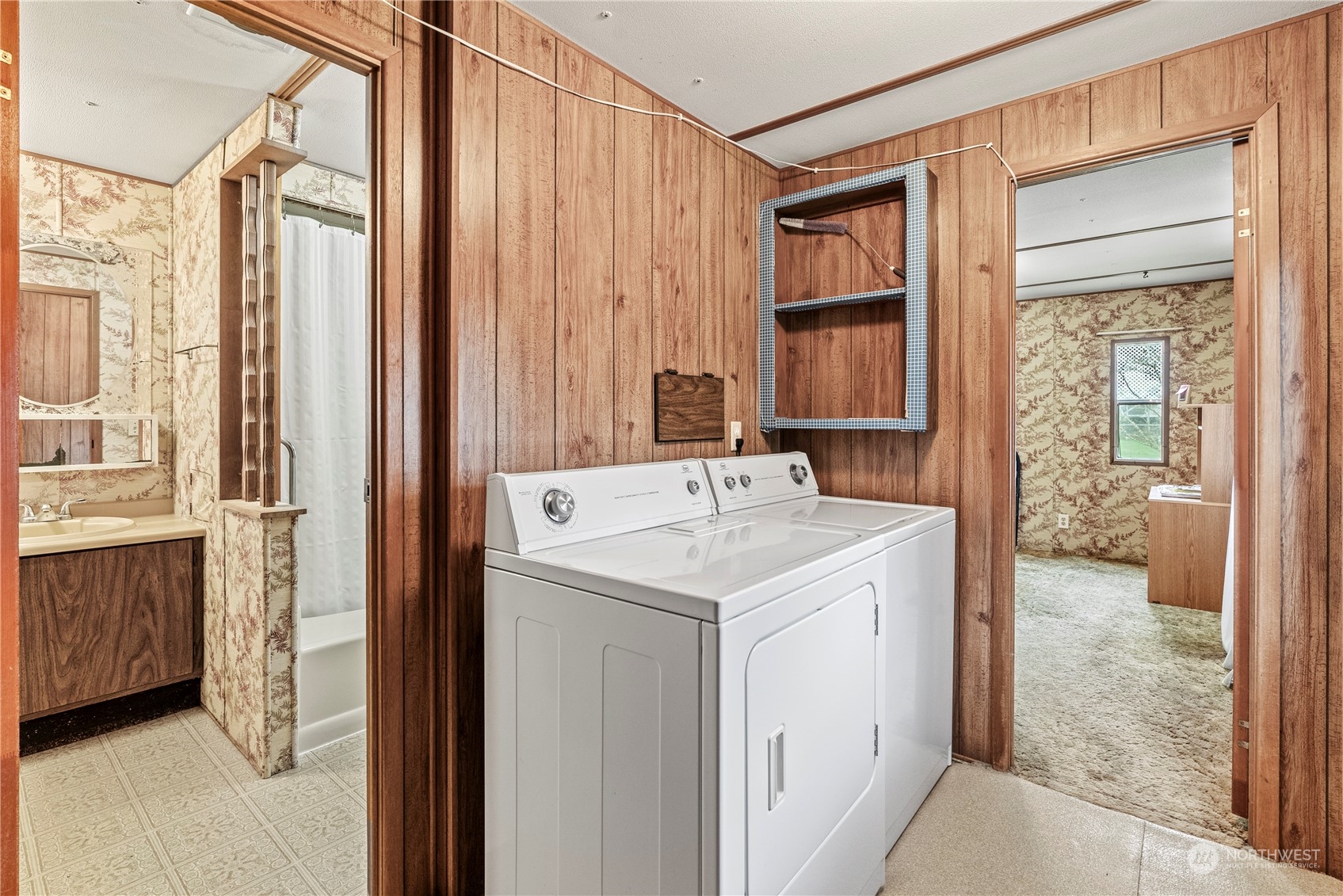 103 Diebert Road Longview, WA 98632 - Photo 13 of 18 a utility room with dryer and washer