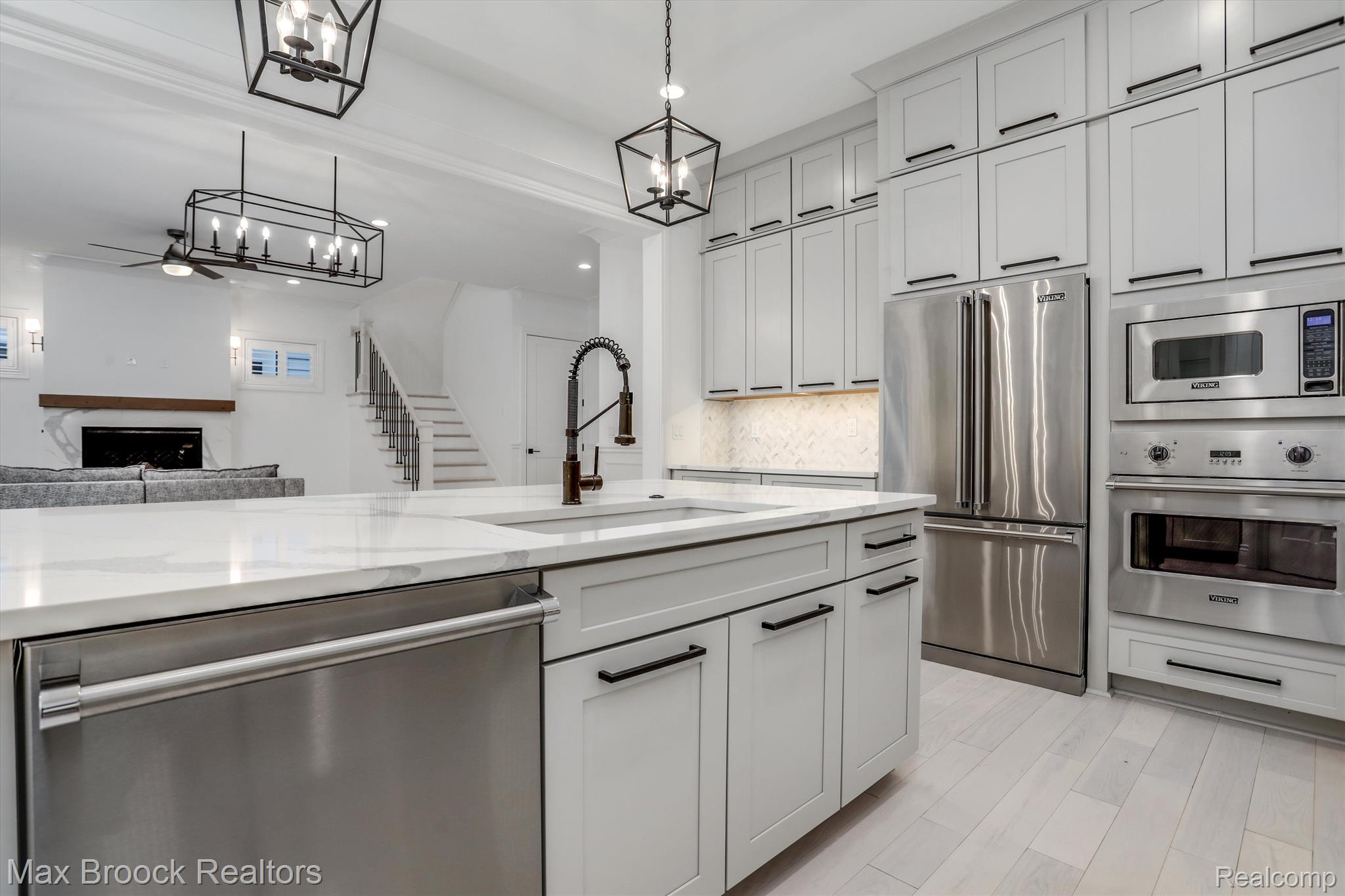 3227 Warick Road Royal Oak, MI 48073 - Photo 8 of 33 Gallery Image 8