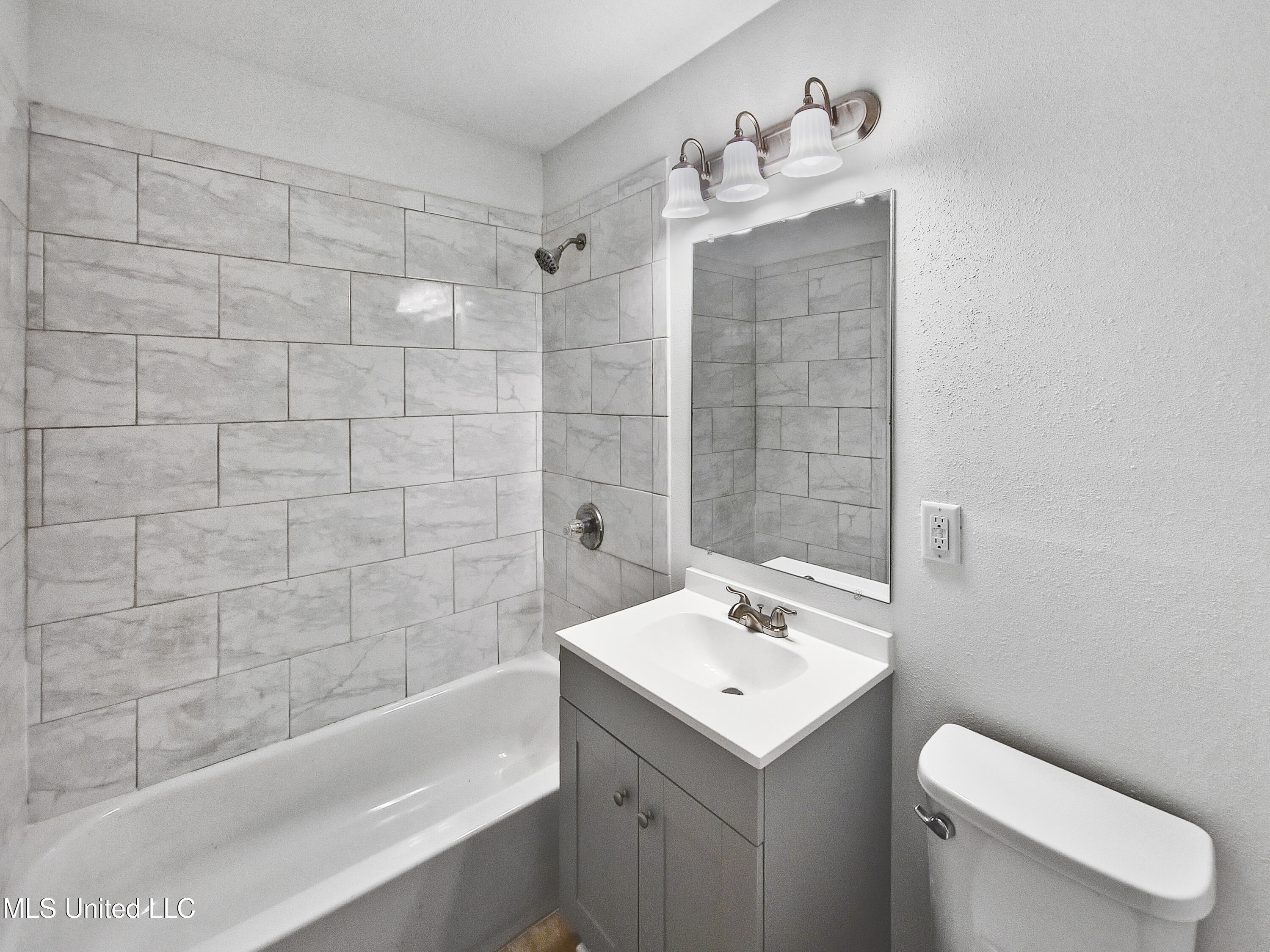 4100 Karen Street Moss Point, MS 39563 - Photo 7 of 13 20250729_085525