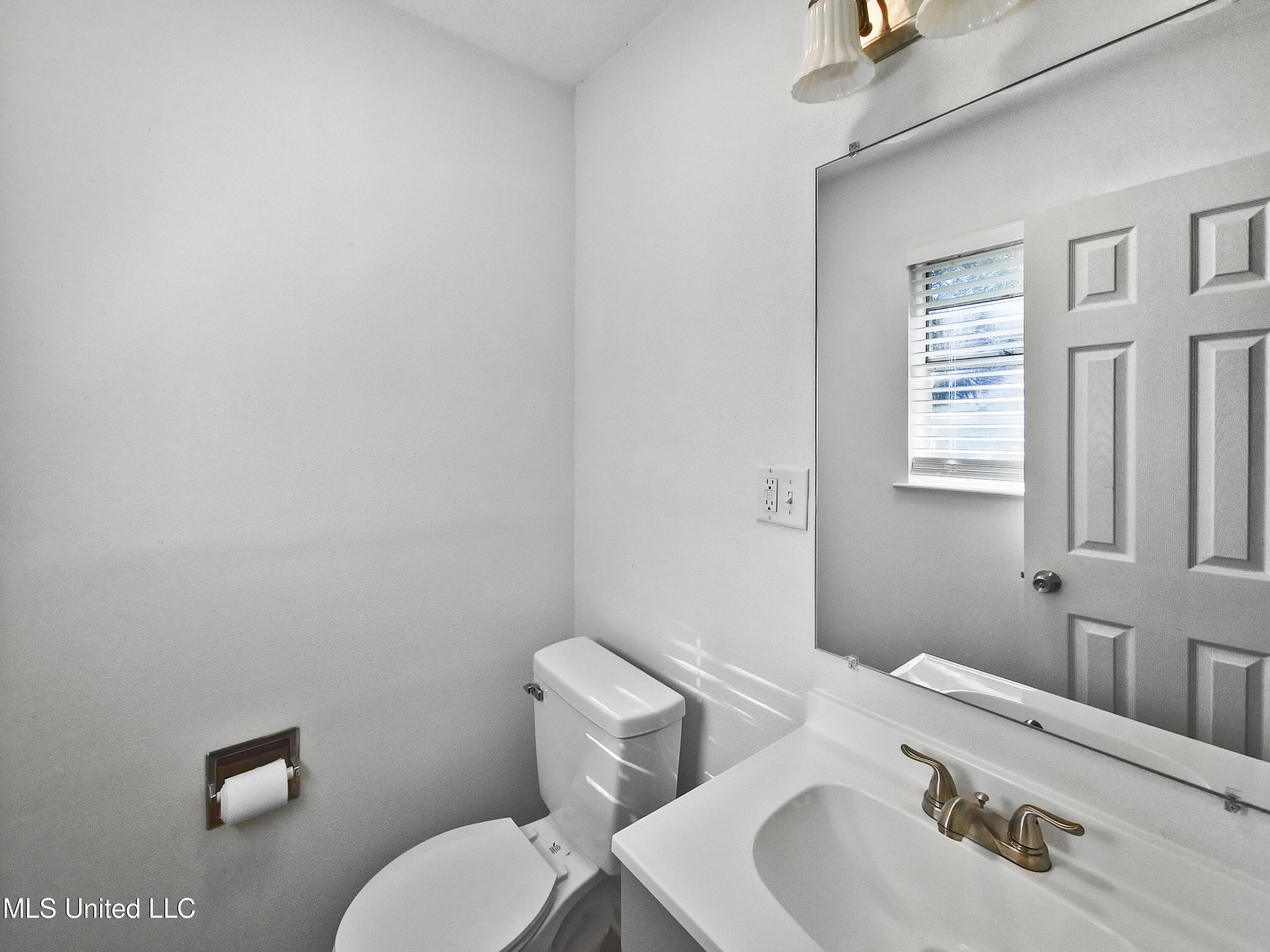 4100 Karen Street Moss Point, MS 39563 - Photo 9 of 13 20250729_085836