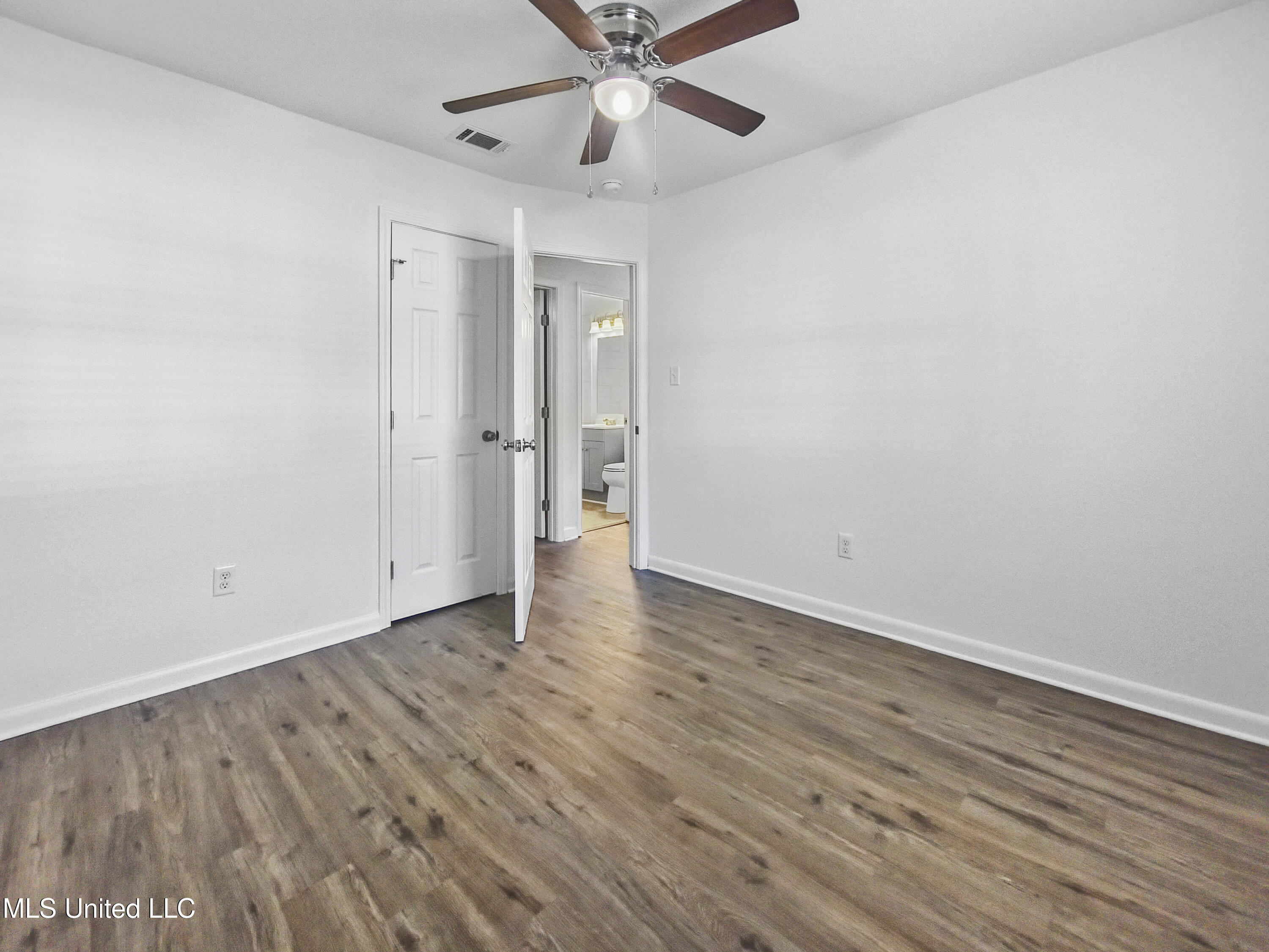 4100 Karen Street Moss Point, MS 39563 - Photo 10 of 13 20250729_085637