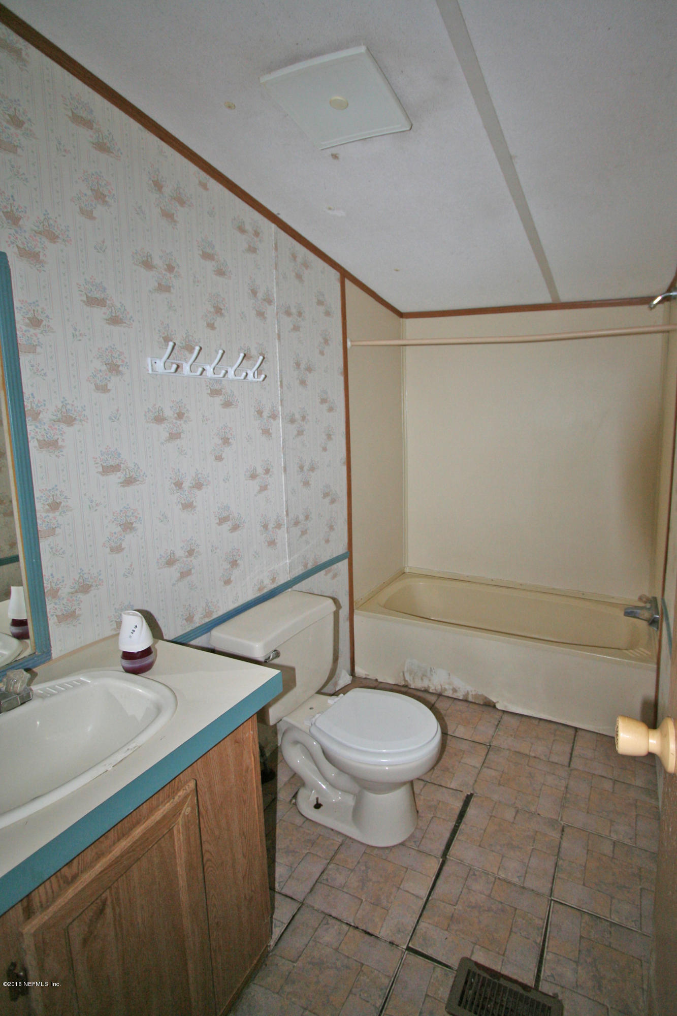 3222 Mill Creek Road Middleburg, FL 32068 - Photo 12 of 14 Bathroom 2