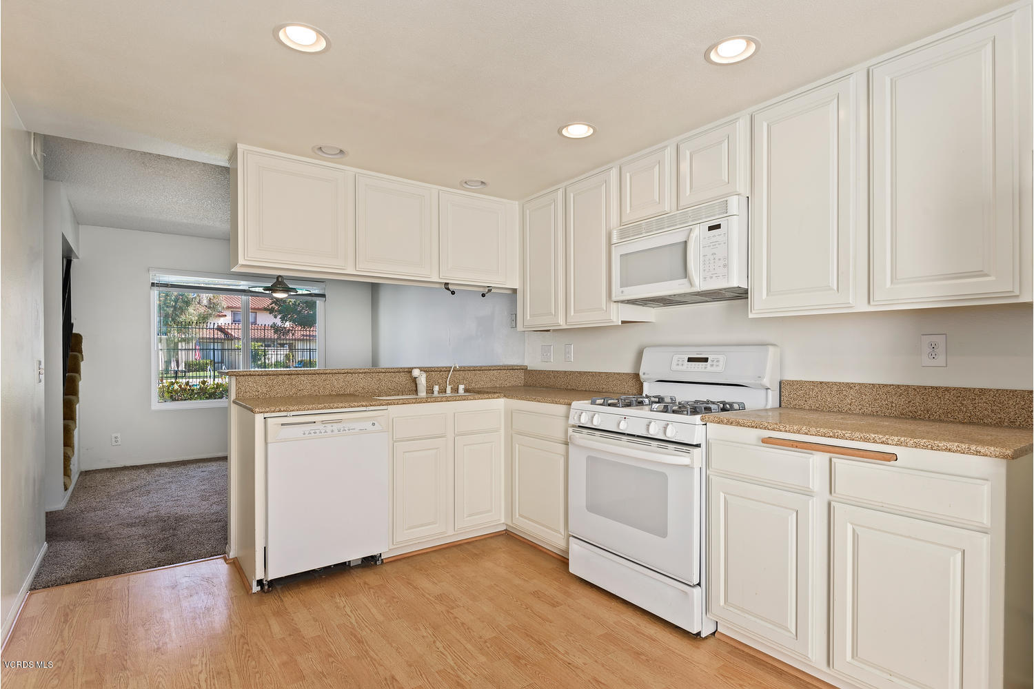 432 East Bard Road Oxnard, CA 93033 - Photo 12 of 20 432 E Bard Rd-012-010-Kitchen-MLS_Size
