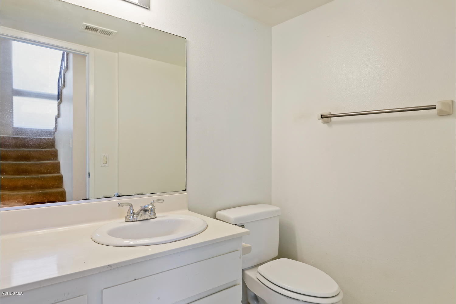432 East Bard Road Oxnard, CA 93033 - Photo 14 of 20 432 E Bard Rd-014-007-Powder Room-MLS_Si