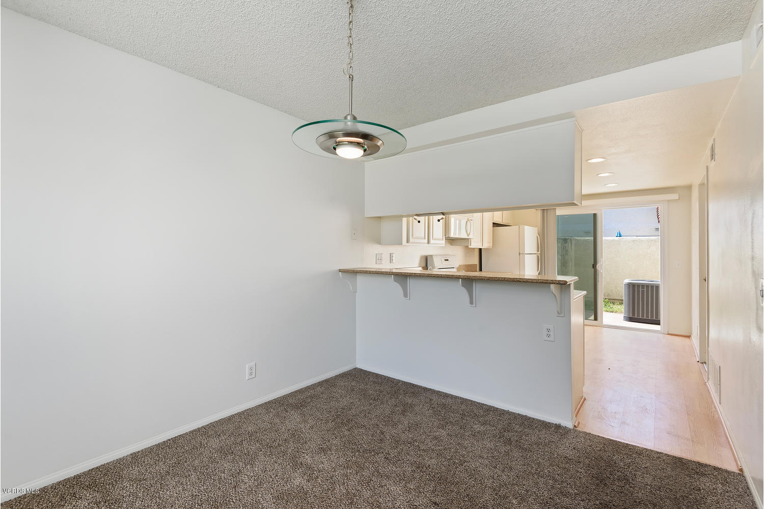 432 East Bard Road Oxnard, CA 93033 - Photo 10 of 20 432 E Bard Rd-010-004-DiningKitchen-MLS_
