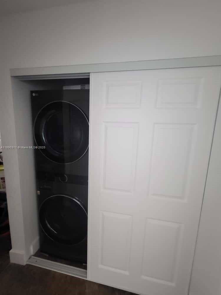 1236 North Hiatus Road, Unit 1236 Pembroke Pines, FL 33026 - Photo 9 of 19 a close up view of a washer and dryer