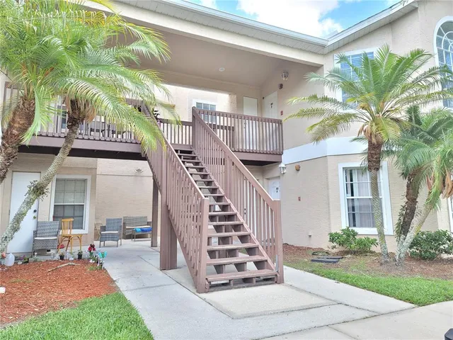a view of entryway with a front door