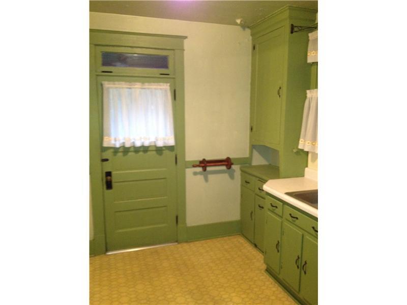 529 Roup Street Tarentum, PA 15084 - Photo 8 of 15 Kitchen.