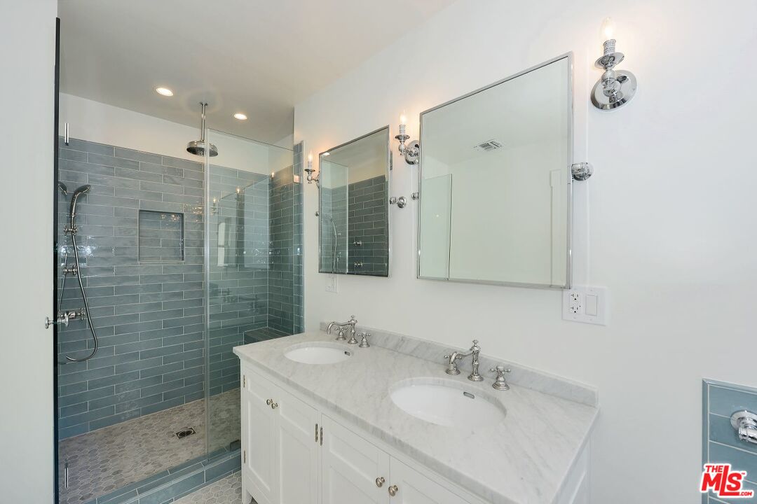1938 Buckingham Road Los Angeles, CA 90016 - Photo 17 of 30 Gallery Image 17