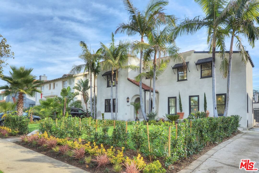 1938 Buckingham Road Los Angeles, CA 90016 - Photo 3 of 30 Gallery Image 3