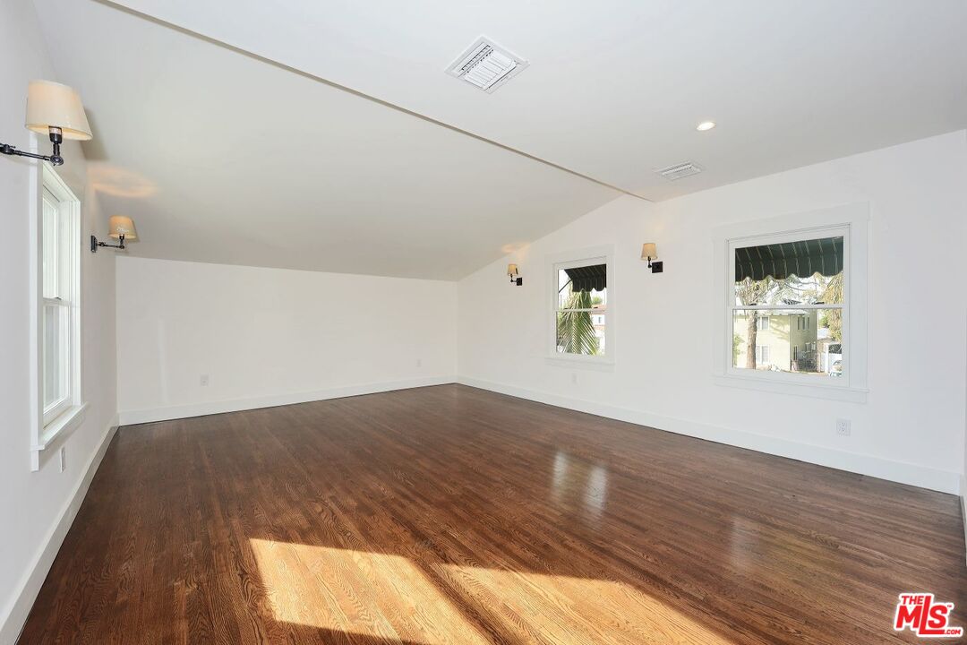 1938 Buckingham Road Los Angeles, CA 90016 - Photo 21 of 30 Gallery Image 21