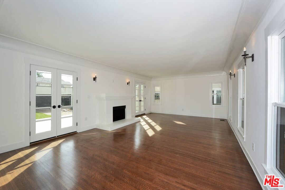 1938 Buckingham Road Los Angeles, CA 90016 - Photo 5 of 30 Gallery Image 5